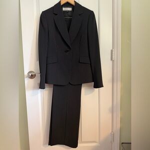 Tahari Elegant Black Pinstripe Women's Suit size 6